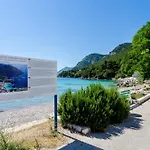 Apartment Dalmatin Zuljana