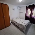 Apartment Dalmatin Zuljana